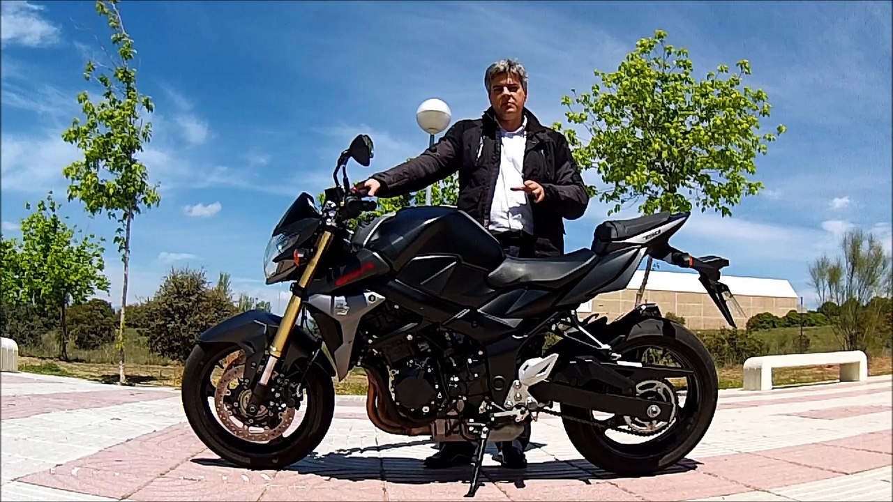 Suzuki GSR 750 A - Prueba en Portalmotos