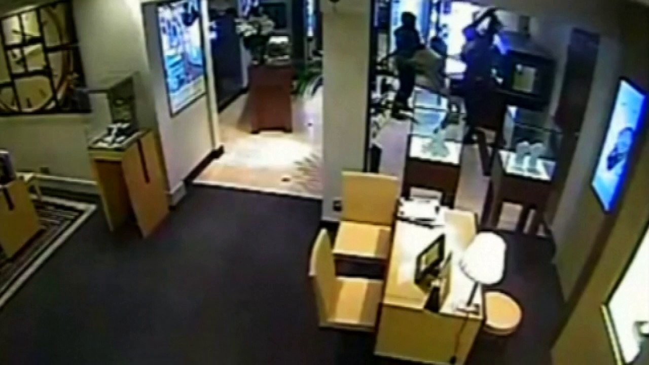Dramatic CCTV footage shows jewellery raid