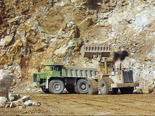 CAT 992C loading Terex 33-11E Dump Truck