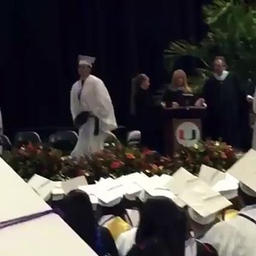 IM CRYINGG..?syndication=228326