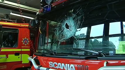 Stenkastning orsakas enbart av invandrare! -Lösningen är... fler utländska brandmän !