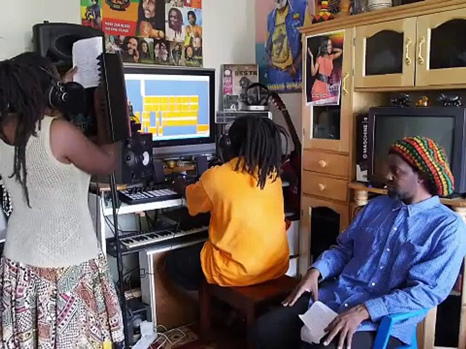 Uganda: Cuentan noticias a ritmo de rap