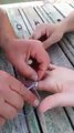 How to remove a ring that is too tight for our finger using only a piece of string