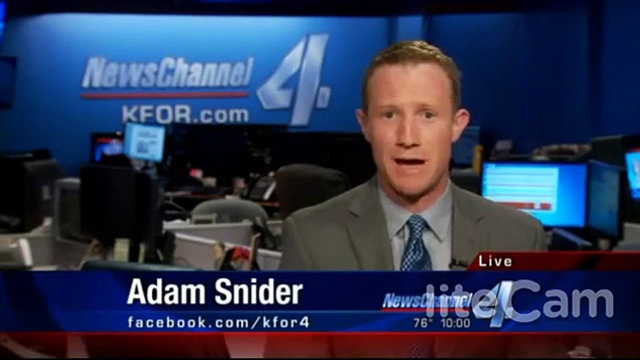 Country Singer Blake Shelton Helps Oklahoma Man After Truck Breaks Down on Road