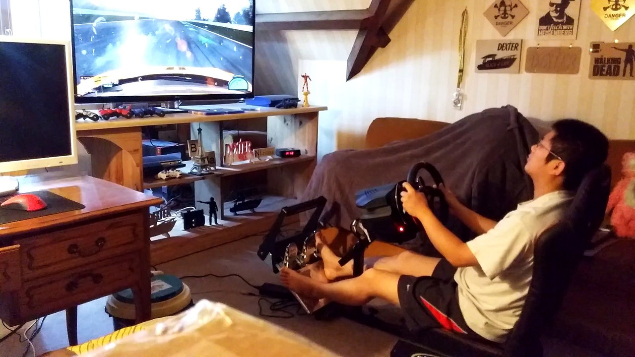 Project Cars avec volant T500 RS + Playseat sur PS4