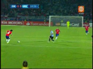 Chile vs. Uruguay: la huacha de Jorge Valdivia a charrúa Fucile (VIDEO)