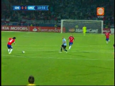 Chile vs. Uruguay: la huacha de Jorge Valdivia a charrúa Fucile (VIDEO)