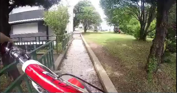 Il rentre avec sa moto dans le lycée pendant une épreuve du BAC