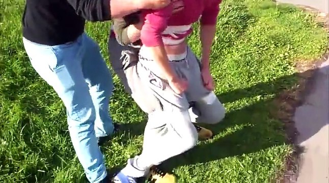 Aider son pote handicapé à remarcher