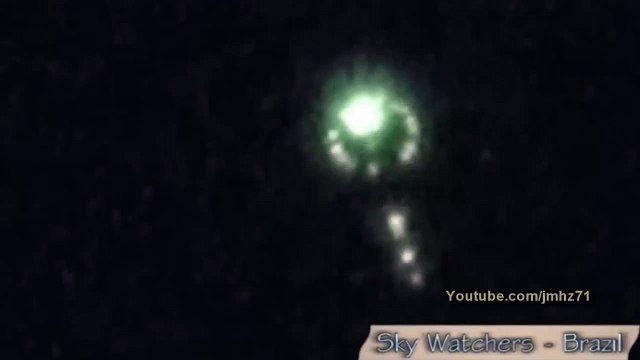 UFO Over Brazil Dropping spheres- OVNI en Brazil soltando esferas Edit 24/01/2014