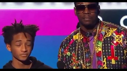 Miley Cyrus - Wrecking Ball live American Music Awards 2013 AMA