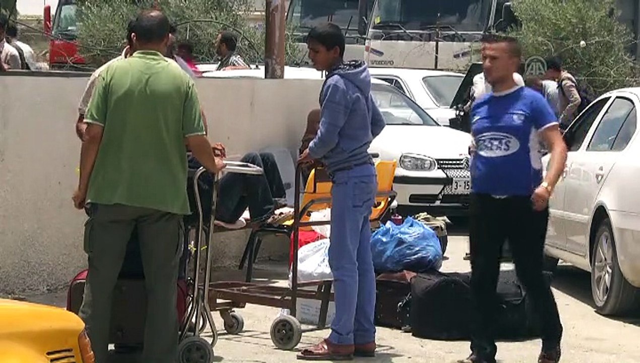 Egypt opens Rafah border crossing 1