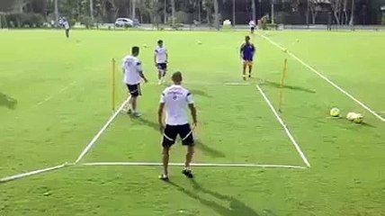 Pendant ce temps, Gignac régale au tennis-ballon