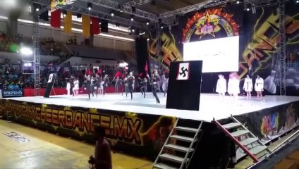 Une chorégraphie d'enfants déguisés en nazis choque le Mexique