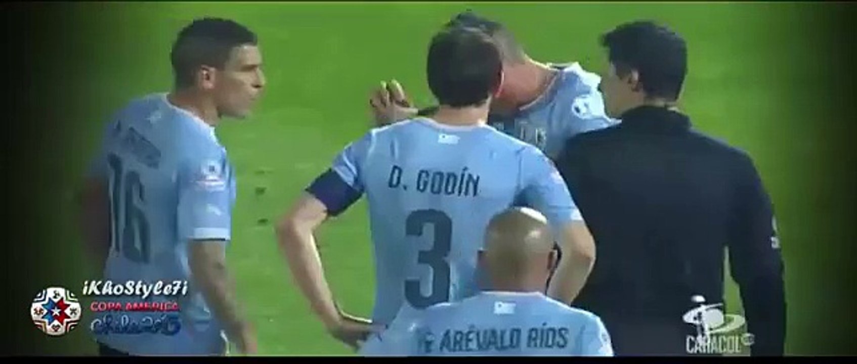 Jara le mete el dedo en el culo a Edinson Cavani y provoca expulsión • Chile vs Uruguay 1-0 2015