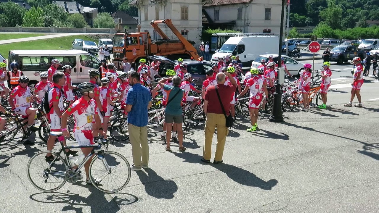 Abertville : départ des coureurs de la sapaudia pour Monaco