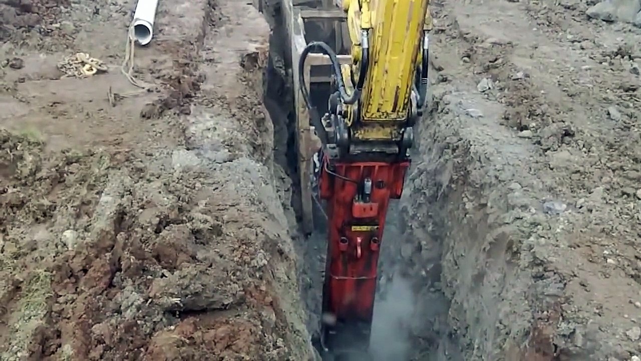 The Rammer (sandvik) G100 rock breaker........