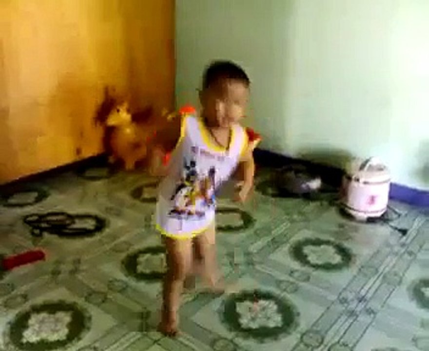 Baby nhảy hiphop mp4 Giải trí thư giãn vui nhộn 2013 hót clip hay viet nam