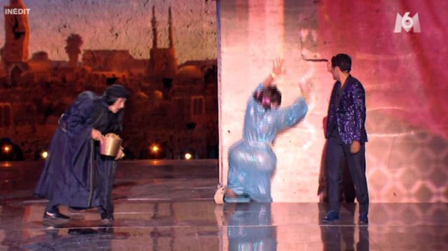 L'énorme chute de Michaël Youn - ZAPPING PEOPLE DU 25/06/2015