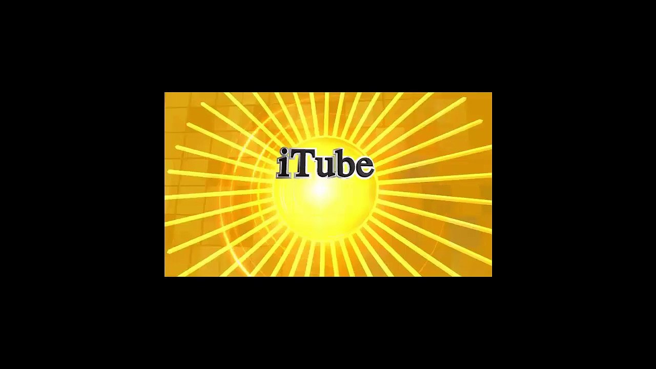 Auto finisce su un muro in autostrada