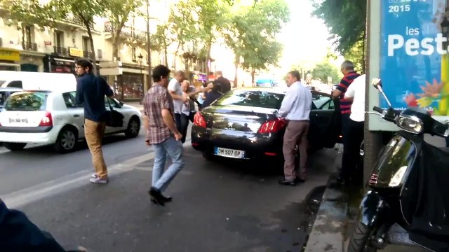 Grève de taxis : Agression d'un chauffeur Uber à Paris