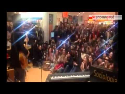 TG 20.03.15 Ieri sera Fabrizio Moro ha incontrato i fan nella libreria Feltrinelli di Bari