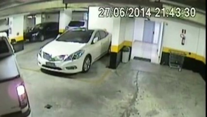 Homem bate de propósito em carro de vizinho estacionado em condomínio