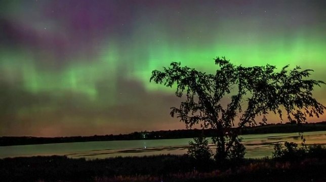 Ballet d'aurores boréales dans le ciel du Minnesota