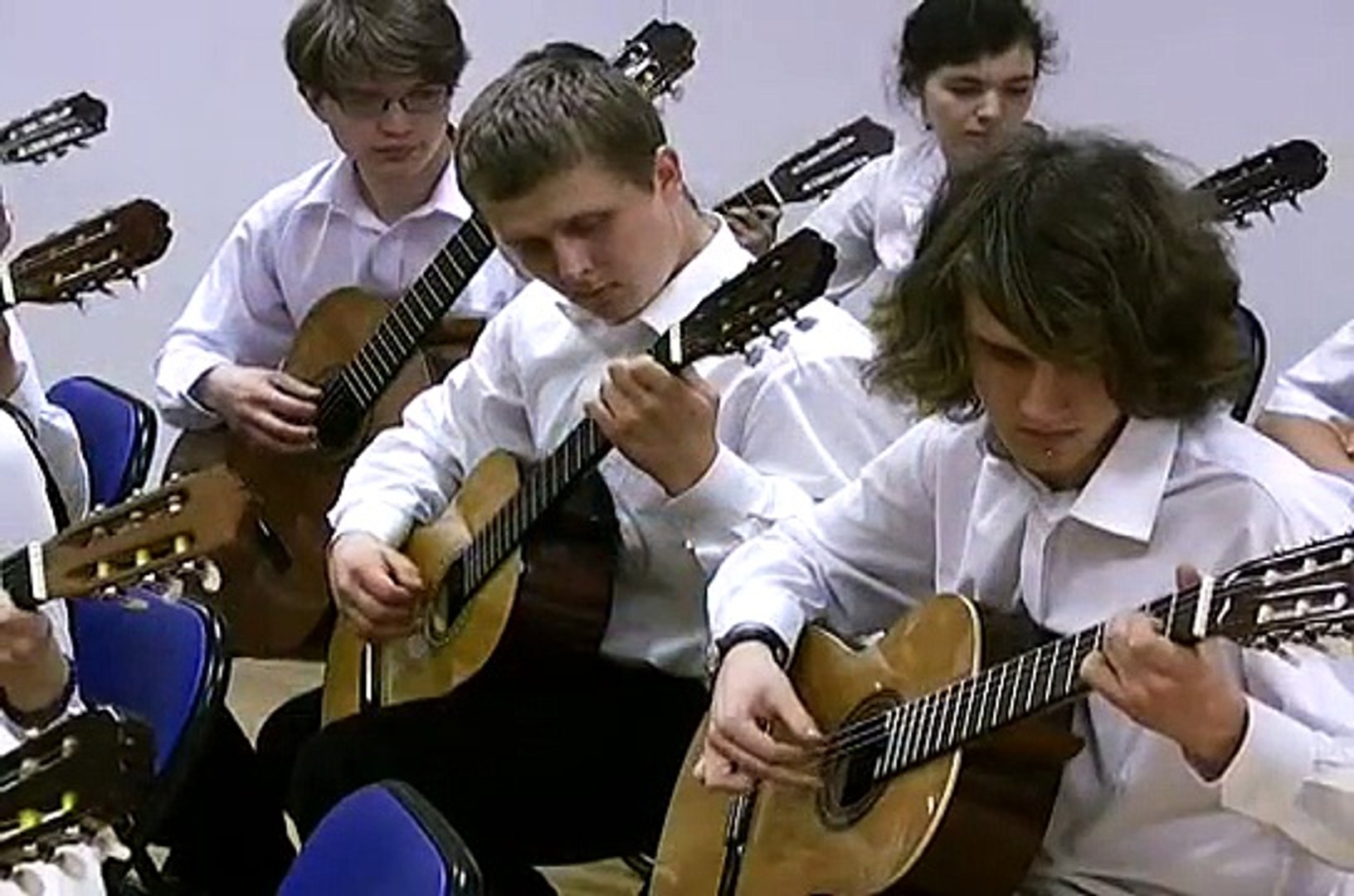 Stairway To Heaven - Warsaw Guitar Orchestra - video dailymotion
