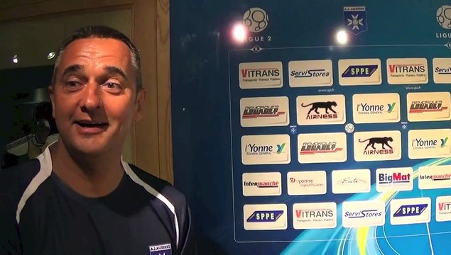 Guy Cotret présente les trois recrues et explique la politique sportive de l'AJA