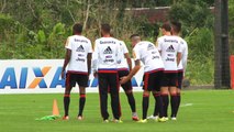 É você, Cavani? No Flamengo, Mugni repete gesto polêmico de chileno em uruguaio