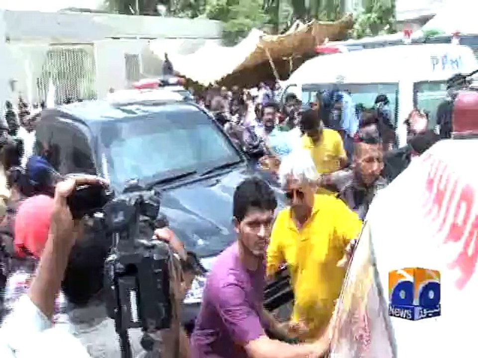 PTI chief meets heatwave victims at Karachi's Jinnah Hospital-Geo Reports-25 Jun 2015