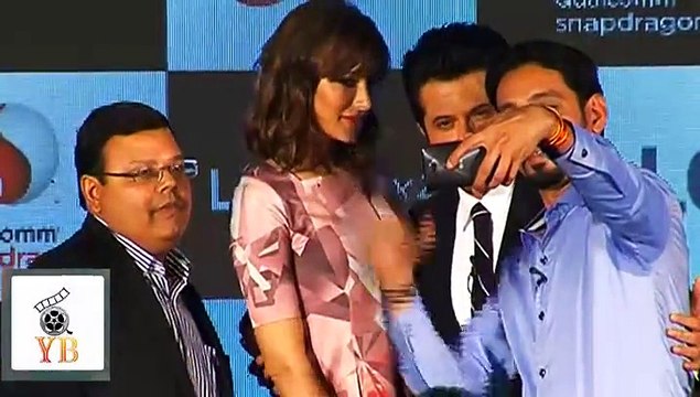 Very Seductuve Nargis Faqhri & Anil Kapoor @ LG SMart Phone Launch