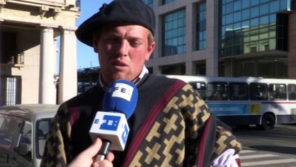 Joven cruza Uruguay a caballo para asistir a su graduación