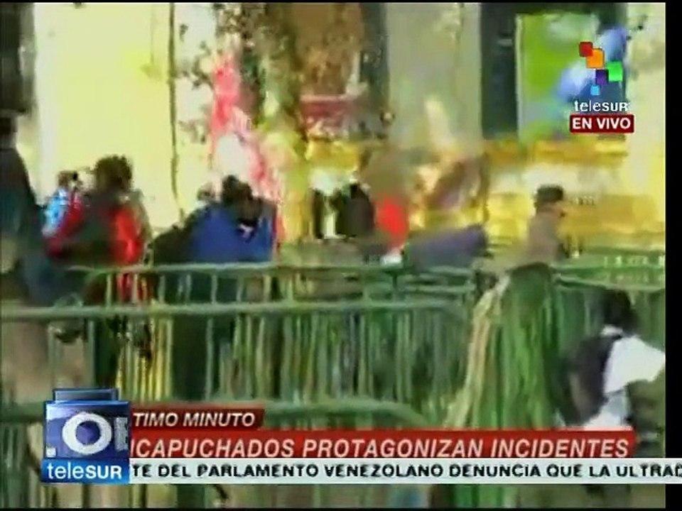 Estudiantes y deudores marchan en Chile por una...