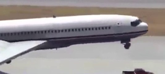 Yok Artık! Ön Tekerleği Bozulan Uçağı Nasıl İndirdiler!