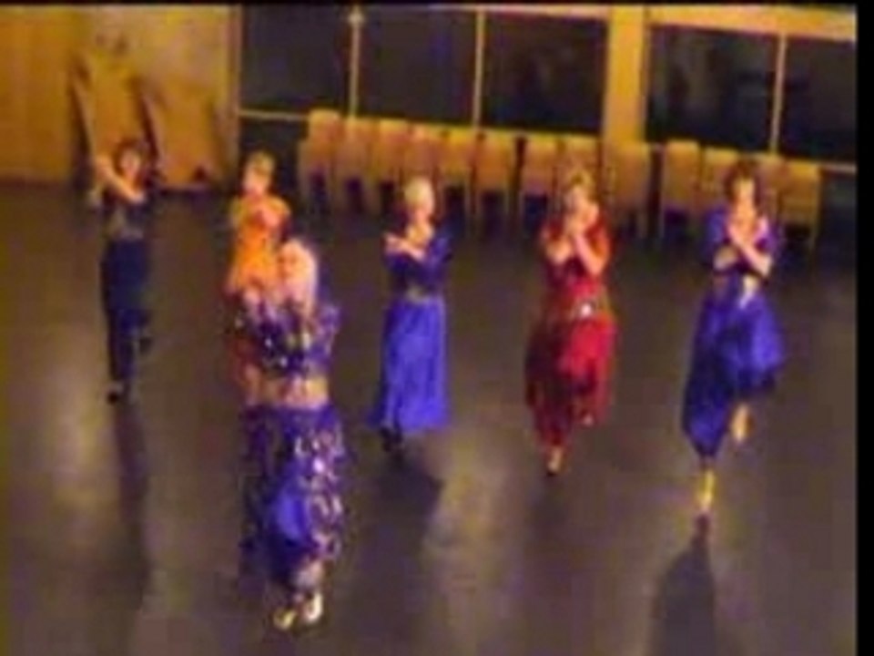 Israeli dance dror yikra