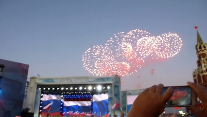 Salut après la fin du concert Moscou 12/06/2015