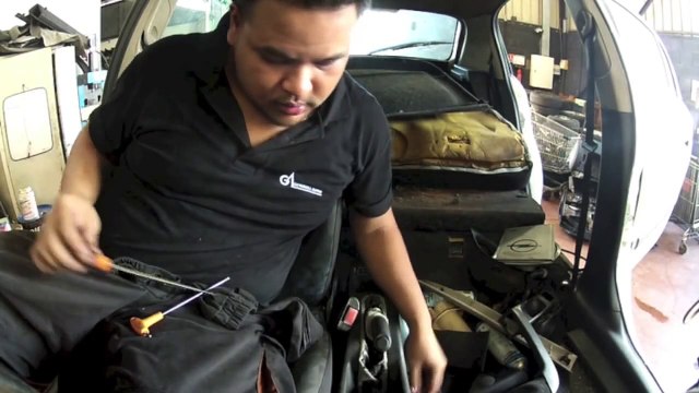 Opel Astra type G: Démonter/dépose de la console centrale