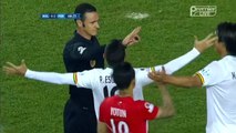 Bolivia players attacking the referee after he didn't give the penalty | Bolivia vs Peru 25.06.2015