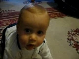 1-er pas a 4 pattes! lol