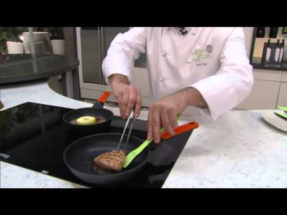 Magret d'ànec amb poma caramel·litzada i reducció de Porto