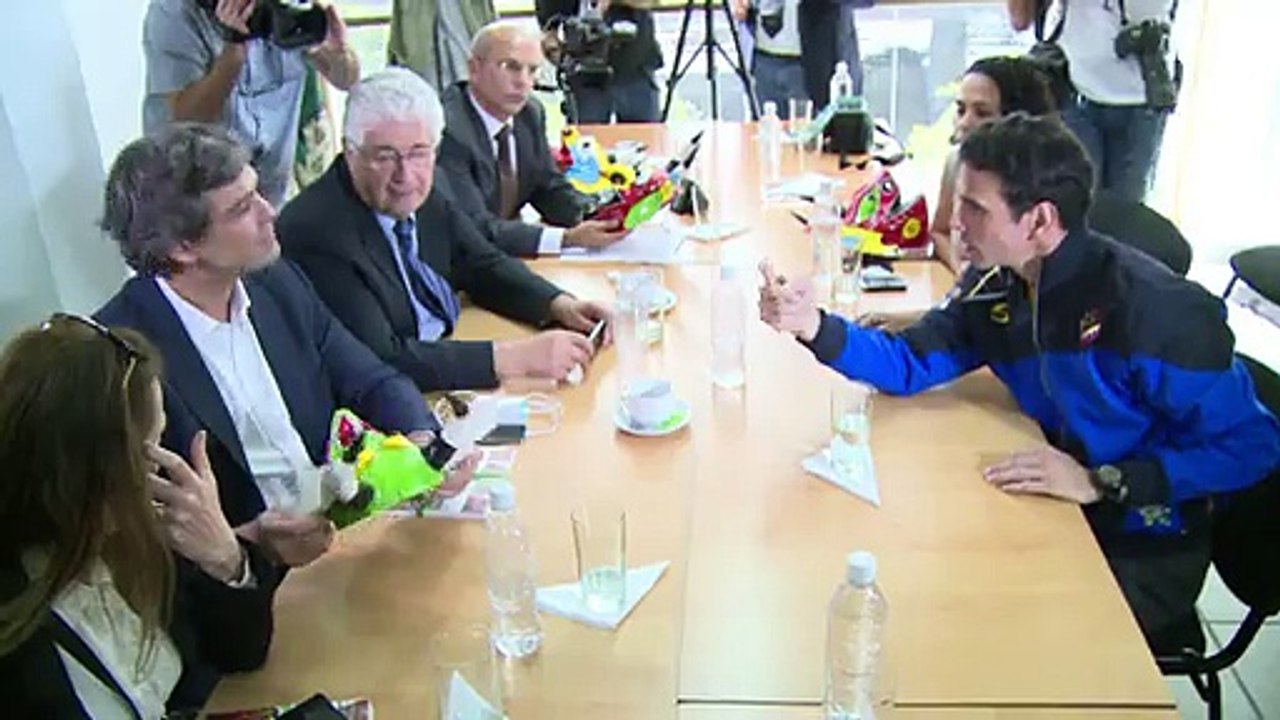 Senadores brasileiros visitam opositores venezuelanos