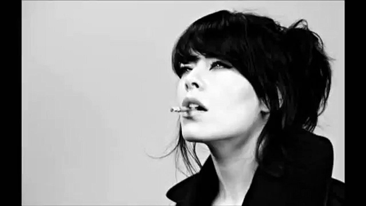 Alex Hepburn - Under lyrics
