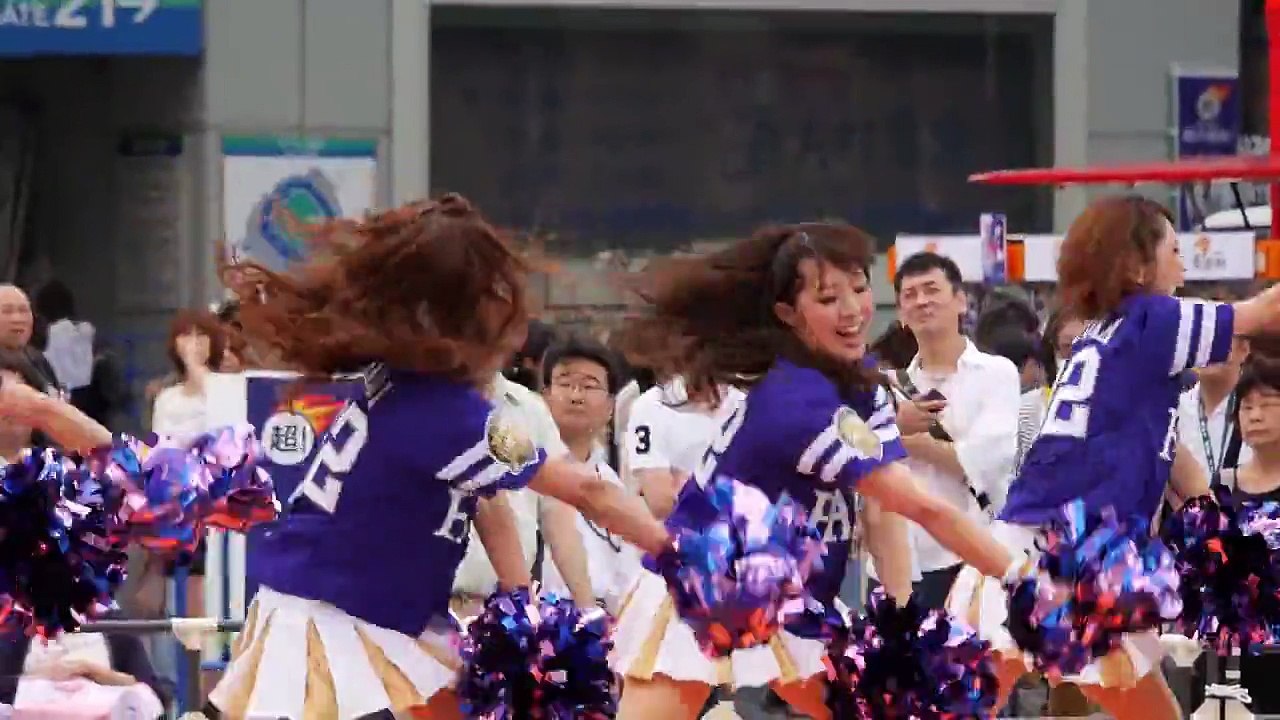 ハニーズが東京ドーム前でハッスルチアダンス!!
