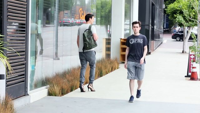 Guy wore High Heels Shoes For An Entire Day... So much pain!