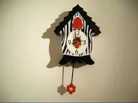 Kuckucksuhr mit Affe oder anderen Tieren