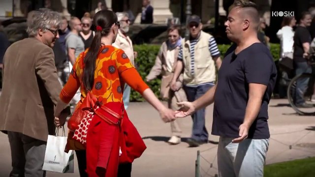 Oseriez-vous toucher quelqu'un qui a le SIDA ?