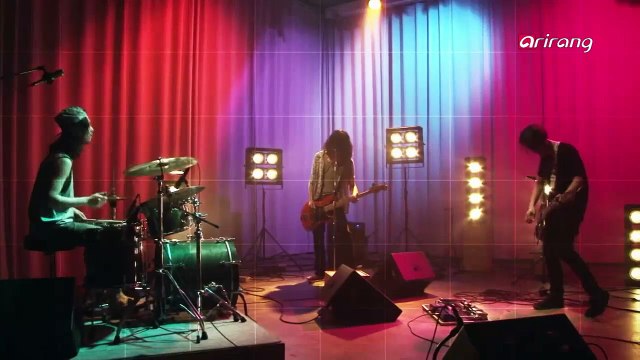 Acoustic Set,Asian Chairshot and Girl