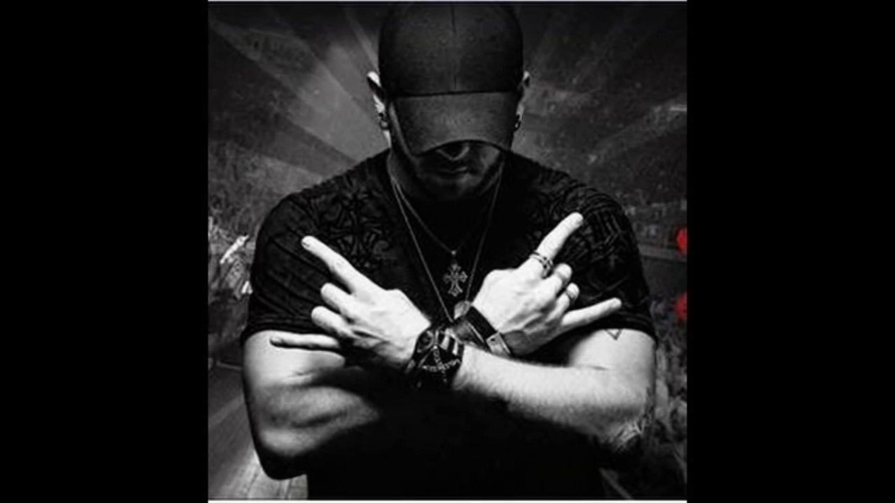 Bottoms Up - Brantley Gilbert - Lyrics HD
